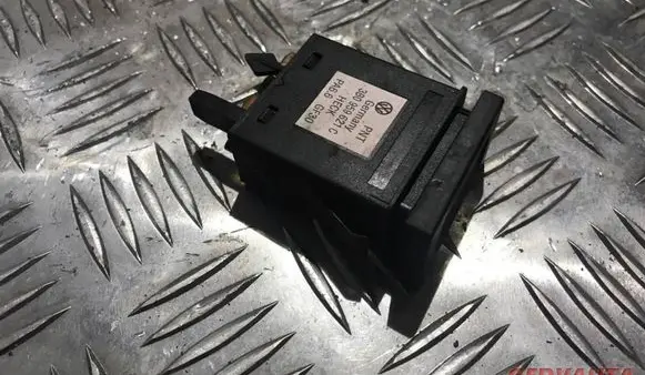 Volkswagen PASSAT B5 Windscreen/window heater switch 3b0959621c
