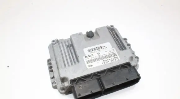 KIA Carens II Engine control unit/module 0281015411 3911327486