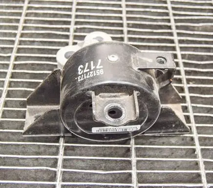 Opel Mokka Engine mount bracket 95127173 573AY9000