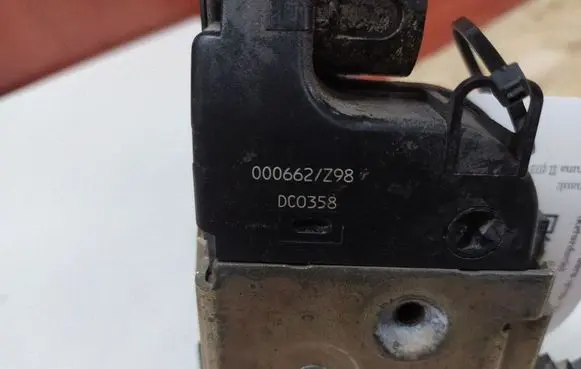 Renault Laguna II Front door lock 000662Z98