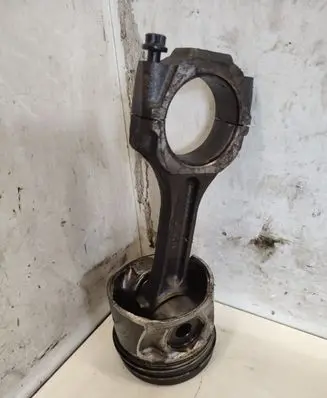 Hyundai Santa Fe Piston with connecting rod