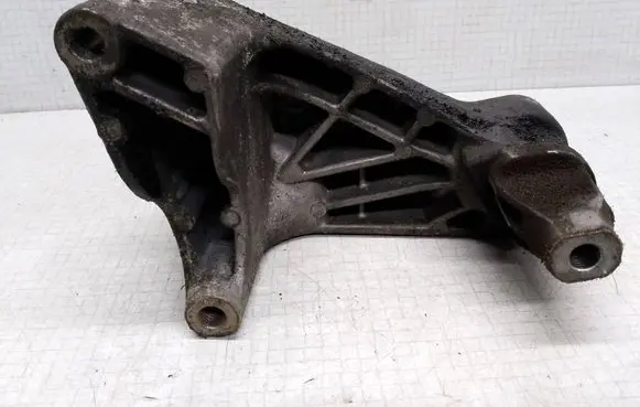Volkswagen Transporter - Caravelle T5 Engine mounting bracket 038199207AJ