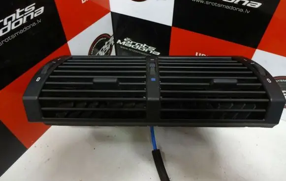 BMW X5 E53 Dash center air vent grill 8402221