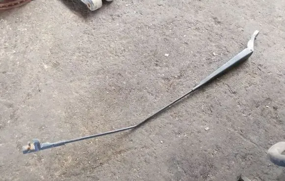Peugeot 207 Front wiper blade arm