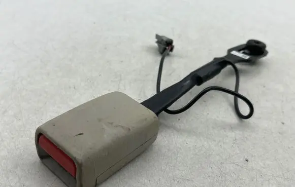 Front seatbelt buckle