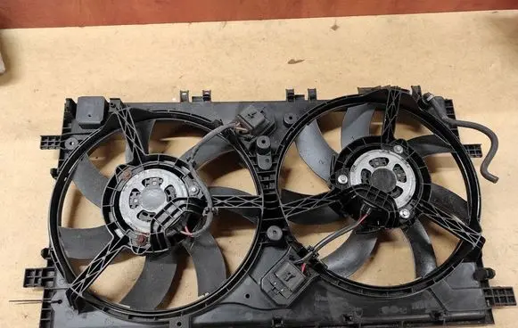 Opel Insignia A Electric radiator cooling fan P0270004
