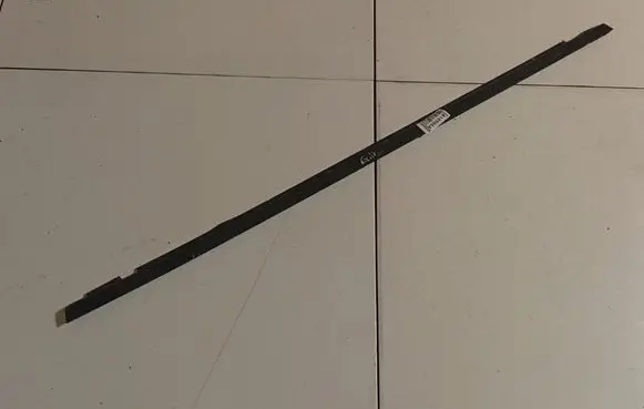 Volkswagen PASSAT B4 Rear door glass trim molding 