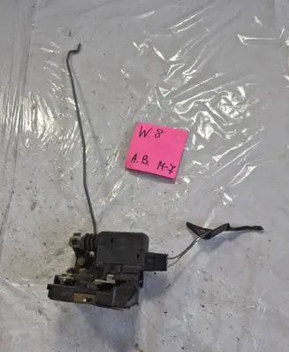 Renault Clio I Front door lock 23155