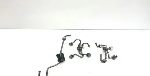 BMW X3 E83 Fuel injector supply line/pipe 