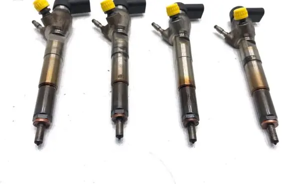 Nissan Pulsar Fuel injectors set 8201100113