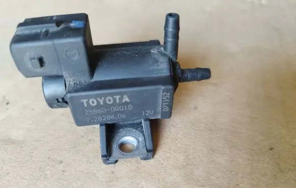 Toyota Avensis T270 Vacuum valve 258600R010 72828606