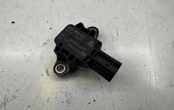 Audi TT TTS Mk2 Airbag deployment crash/impact sensor 8P0955557 021133 080408