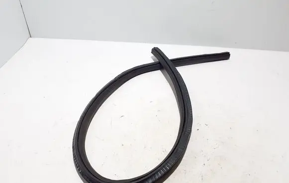 Audi A5 8T 8F Front door rubber seal 8F0831707B