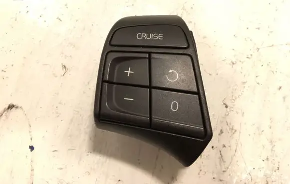 Volvo V50 Steering wheel buttons/switches 30739638