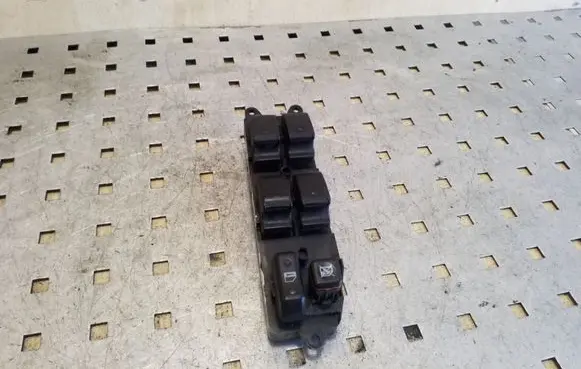 Toyota Corolla Verso AR10 Electric window control switch 848200F010