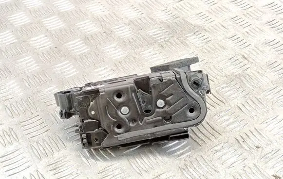 Volkswagen Polo VI Front door lock 45340180 5TB837016C