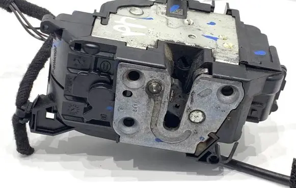 Renault Megane III Front door lock 805020003R