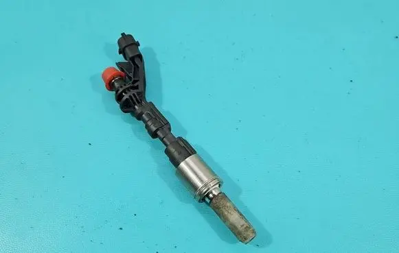 Volvo V40 Fuel injector 0261500337 IMPRK1525352