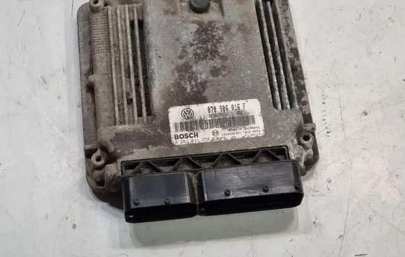 Volkswagen Touareg I Engine control unit/module 070906016F 0281011258