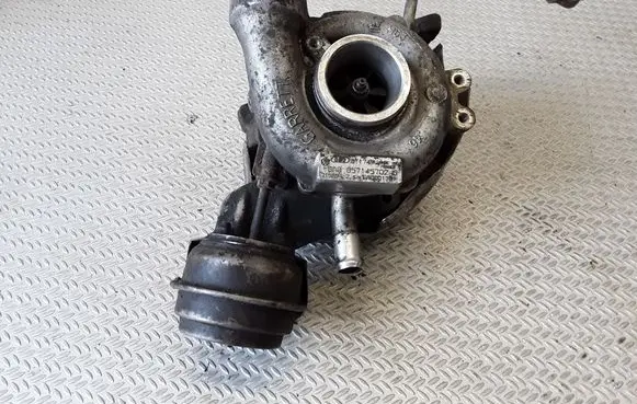 Audi A8 S8 D2 4D Turbo 057145702G