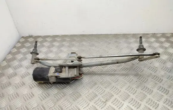 Opel Vivaro Front wiper linkage and motor