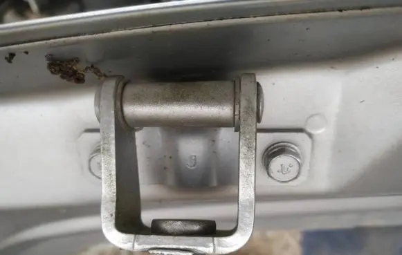 Mitsubishi Outlander Tailgate/trunk/boot hinge