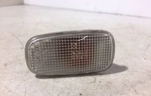 Lexus IS 200-300 Front fender indicator light 