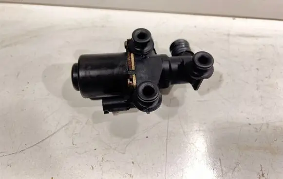 BMW 5 E60 E61 Coolant heater control valve 6920226