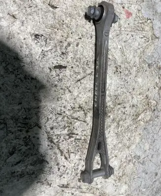 Dodge Challenger Rear control arm 68210633AA