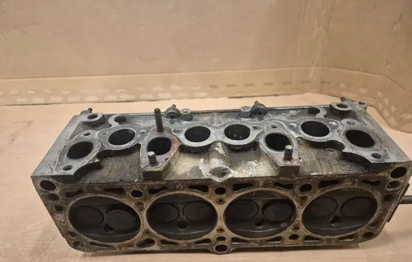 Volkswagen Jetta I Engine head 049103373