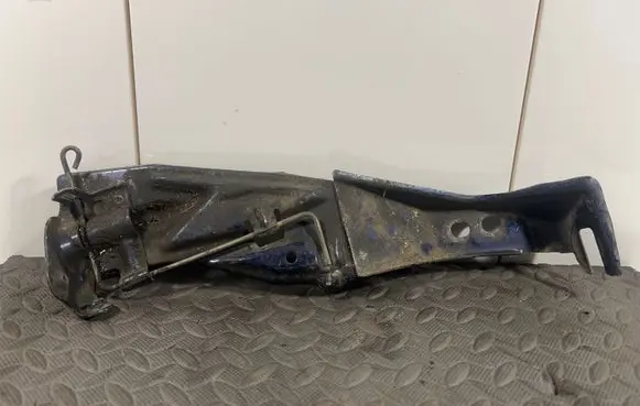 Audi A6 S6 C4 4A Radiator mount bracket 4A0805808