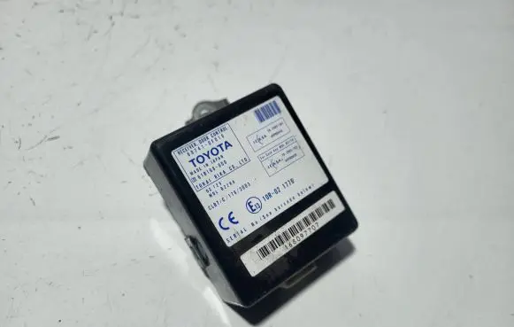 Toyota Corolla Verso E121 Door control unit/module 897410F010 61B168000 10R021776