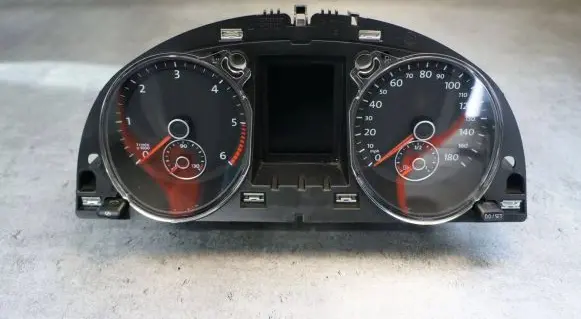 Volkswagen PASSAT CC Speedometer (instrument cluster) 3c8920970p