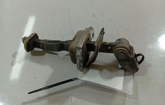 Skoda Octavia Mk2 (1Z) Rear door check strap stopper 