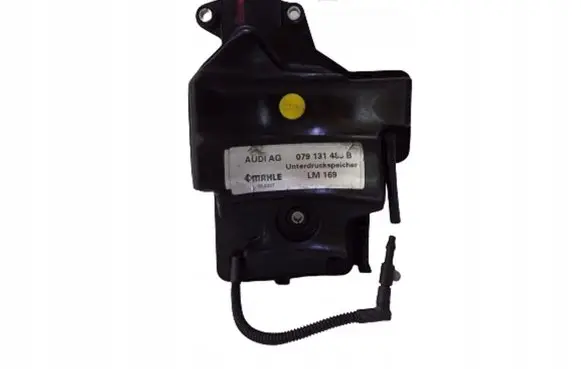 Volkswagen Touareg II Vacuum air tank 079131489B