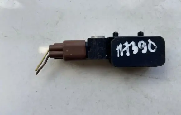 Ford Mondeo Mk III Airbag deployment crash/impact sensor 1S7T14B342AC 1S7T-14B342-AC