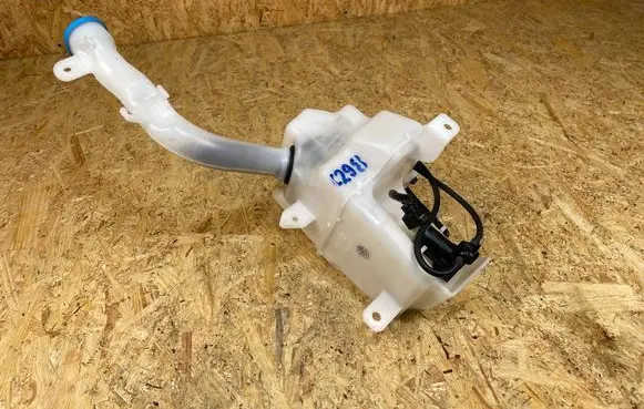 Honda HR-V Windscreen/windshield washer pump EW17004