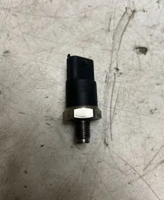 Volvo V70 Fuel pressure sensor 0281002527