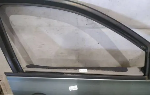 Renault Megane II Front door glass trim molding