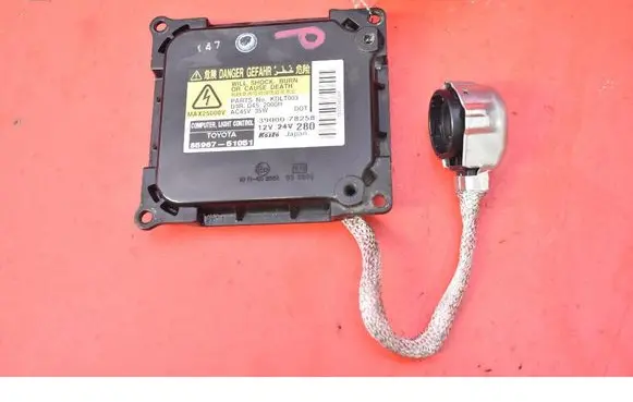 Toyota Avensis T270 Voltage converter/converter module 85967-51051