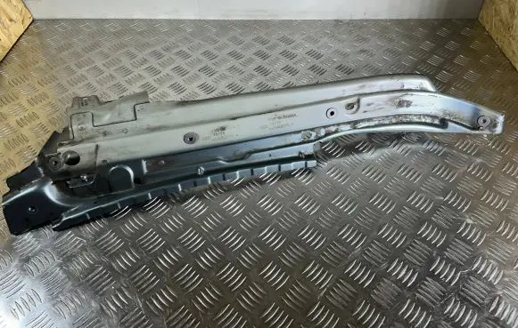 Audi Q7 4L Fender mounting bracket 4L0805158A