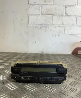 Volkswagen Golf IV Climate control unit 5HB007617