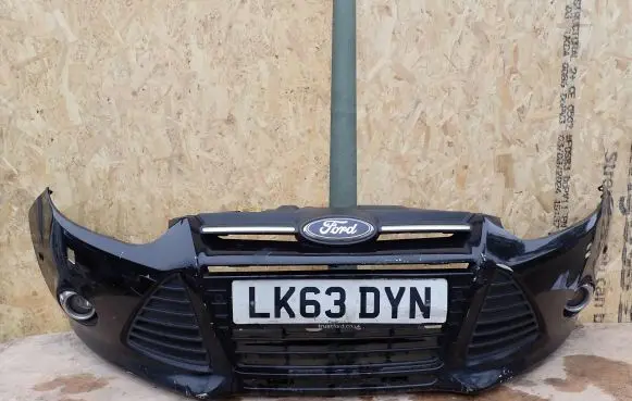 Ford Focus Front bumper BM5117757A