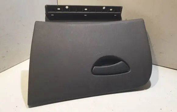 Ford Focus Glove box 2M5XA06024