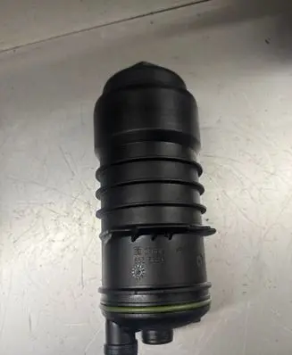 Oil filter mounting bracket