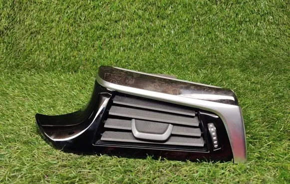 BMW 5 G30 G31 Dashboard side air vent grill/cover trim 9330858