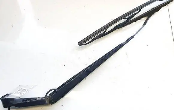 Toyota Avensis T250 Front wiper blade arm 6597