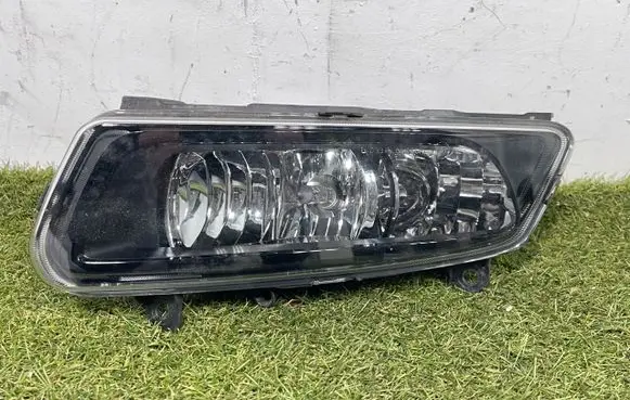 Volkswagen Jetta VI Front fog light 17416201