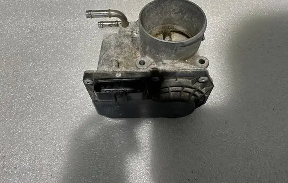 Toyota C-HR I Throttle valve 2203037040 142005U19 B2583