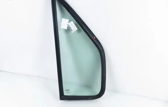 Iveco Daily 35.8 - 9 Front triangle window/glass 